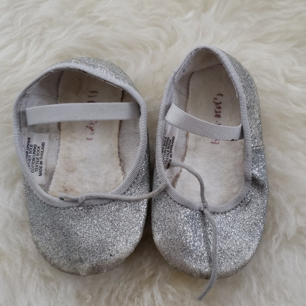 Baby bloch silver glitter size 19